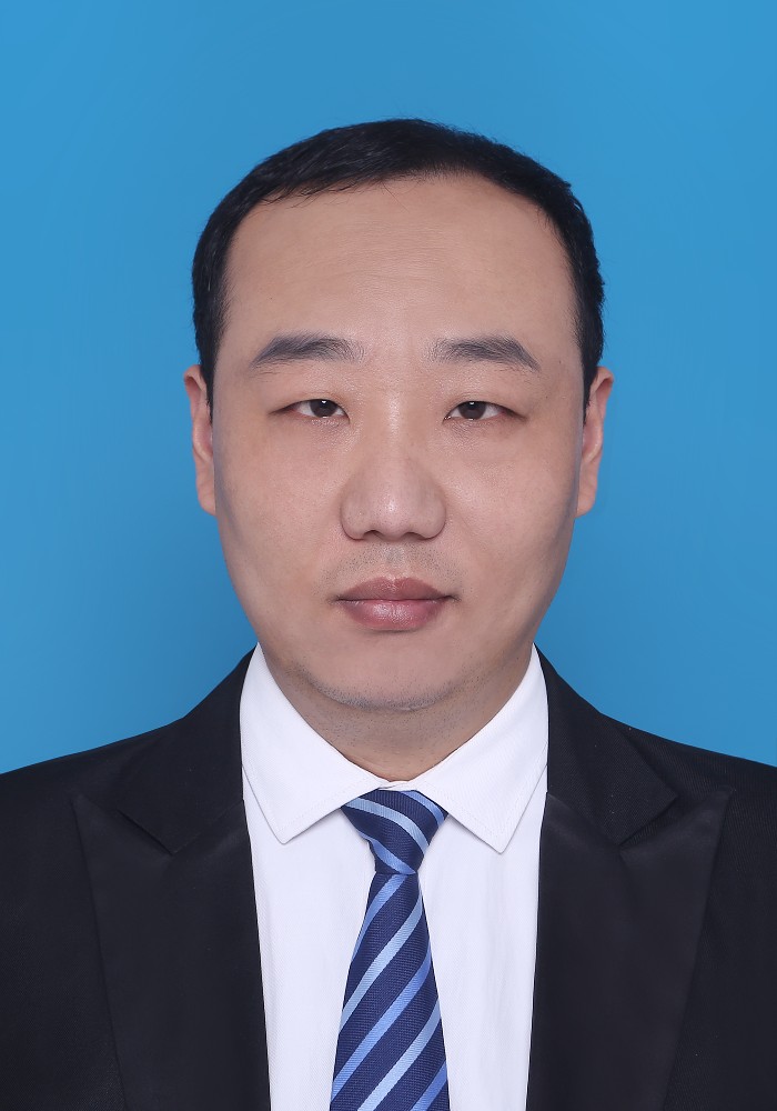 张洋证件照 (2).jpg